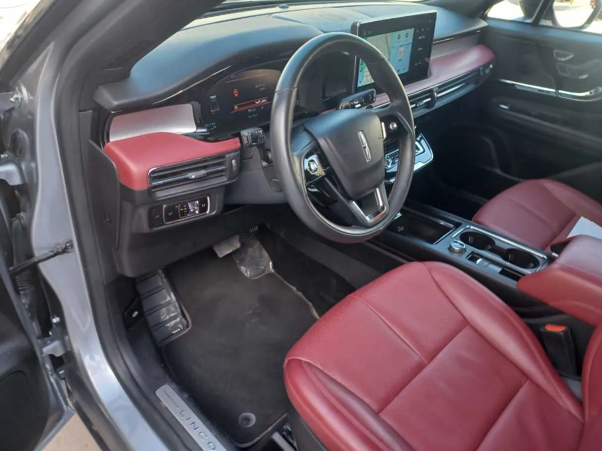 Car image 12