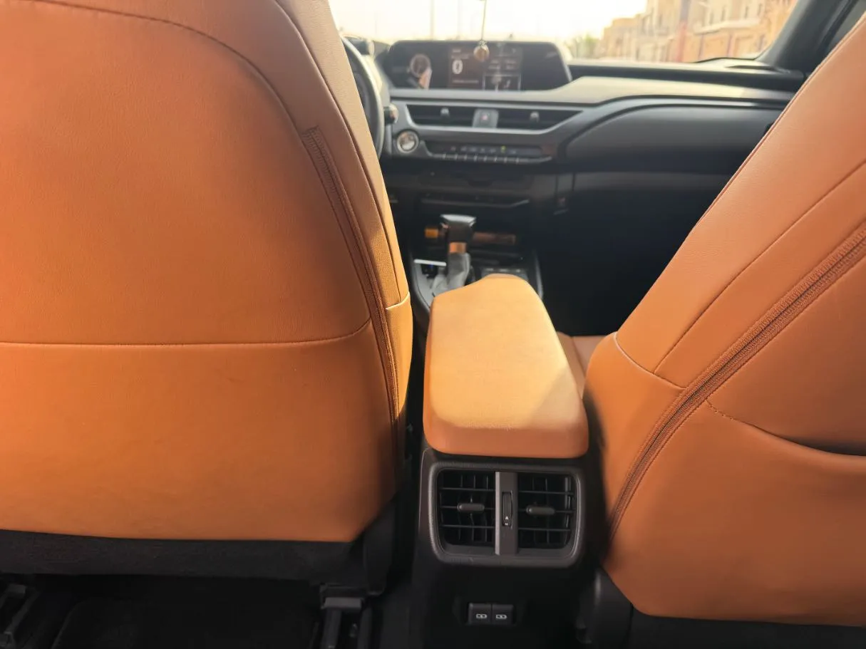 Car image 21