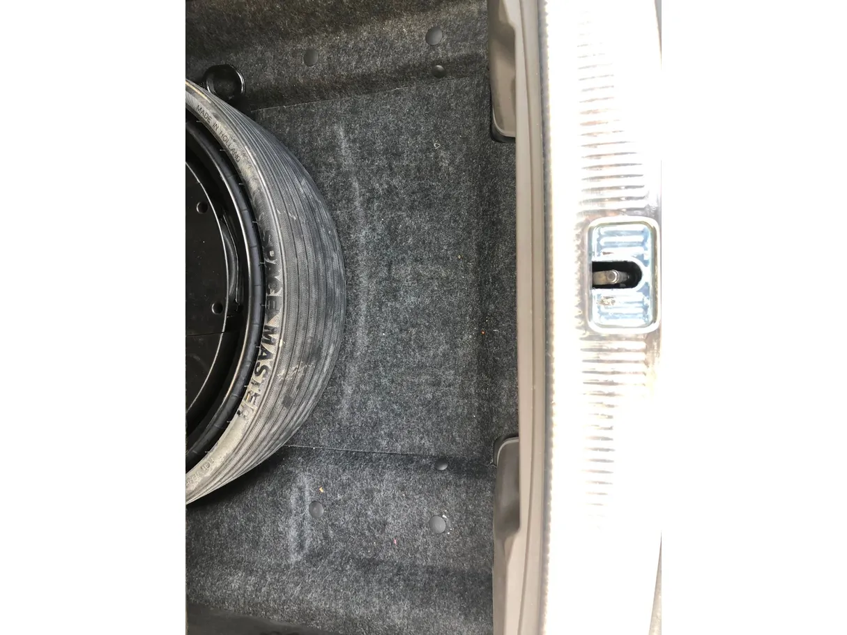 Car image 23