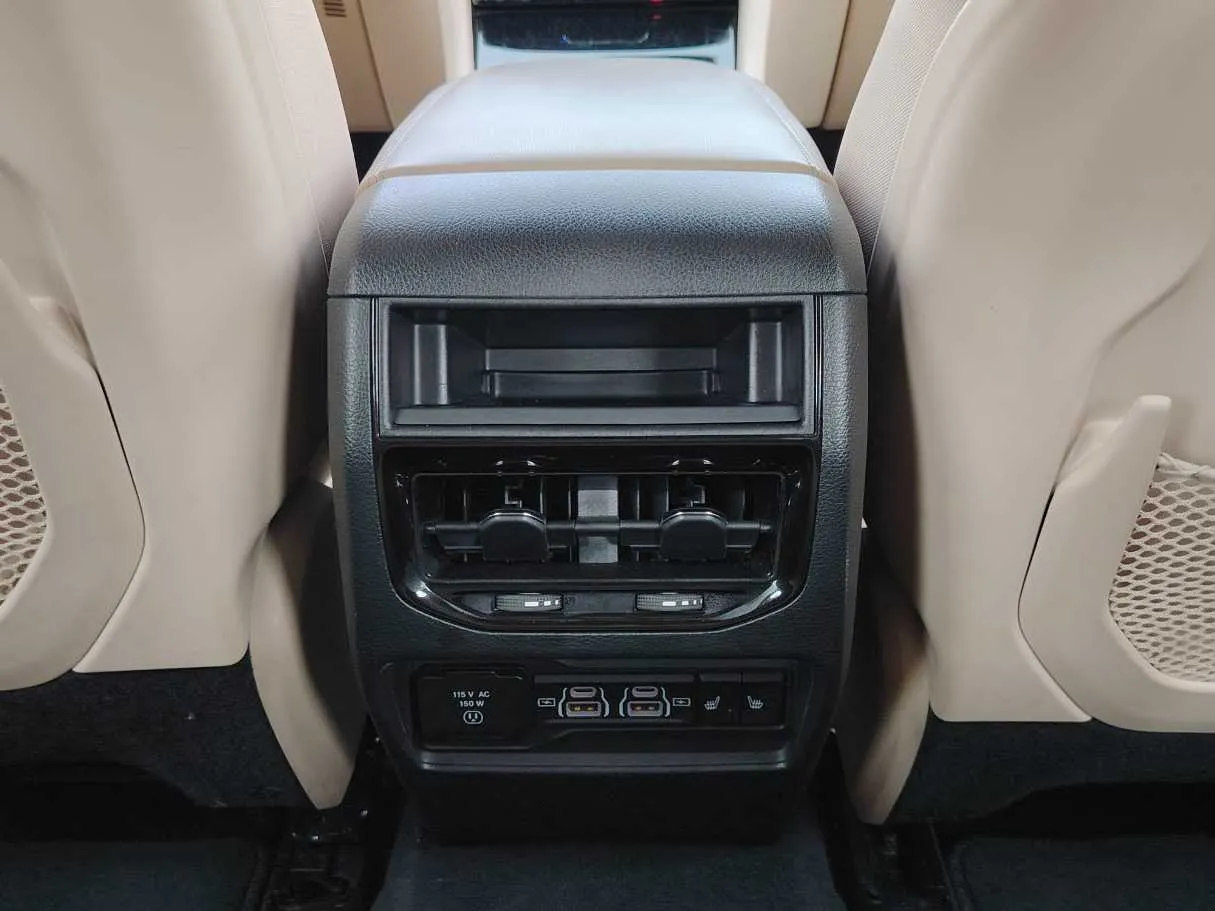 Car image 37
