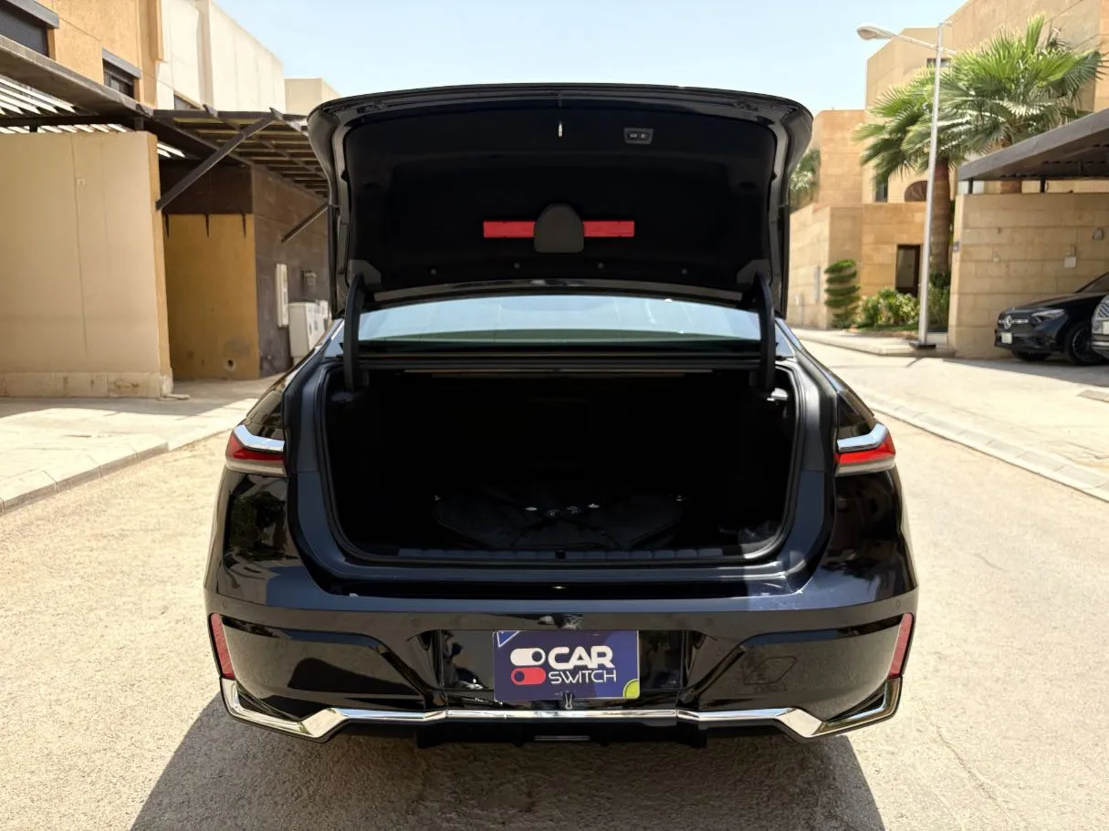 Car image 24