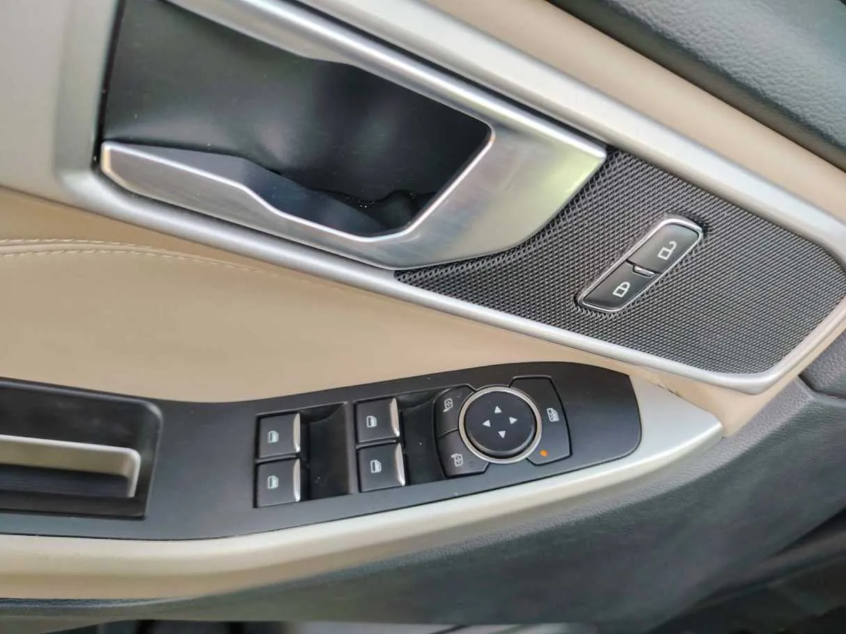 Car image 42