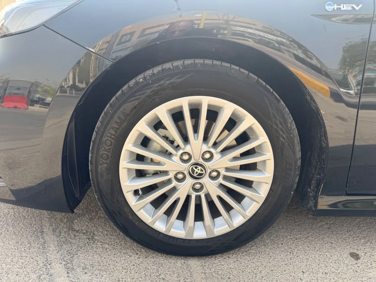 Car image 9
