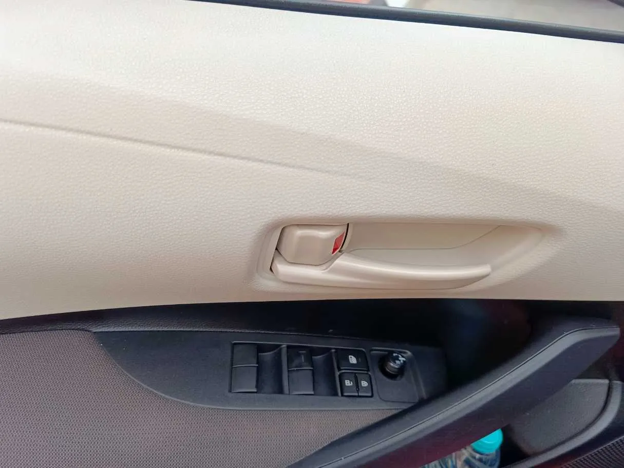 Car image 24