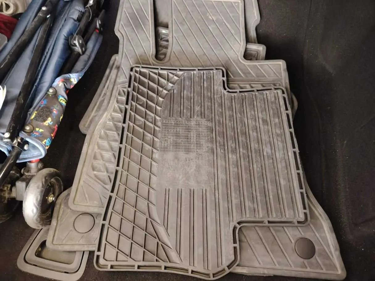 Car image 40