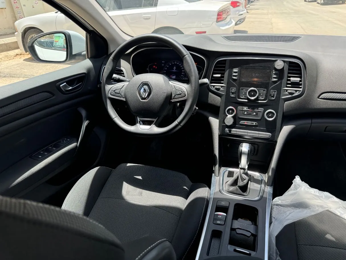 Car image 18