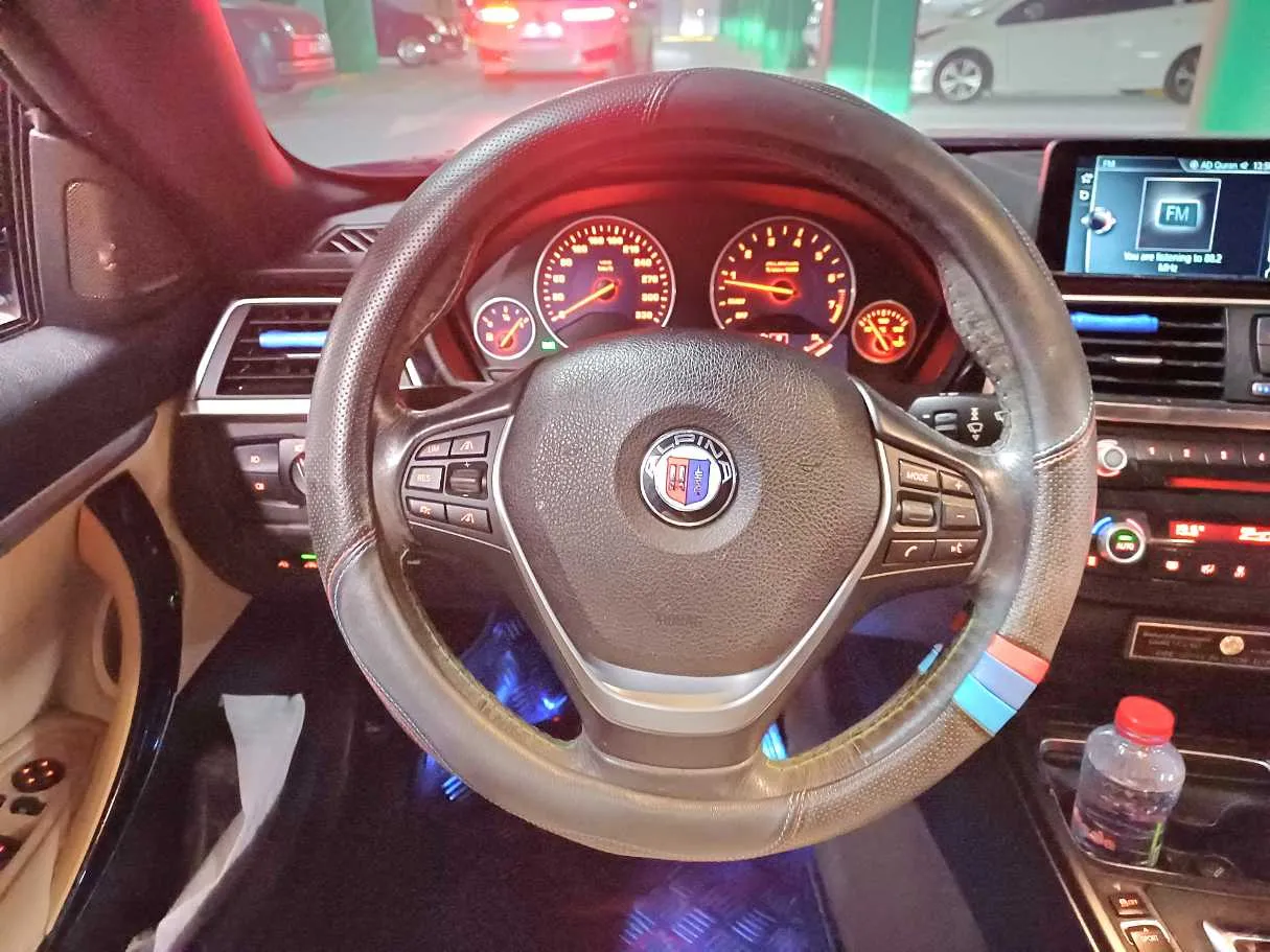 Car image 14