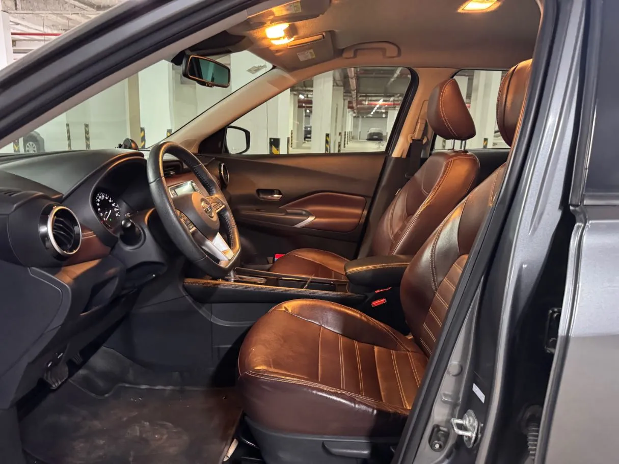 Car image 11