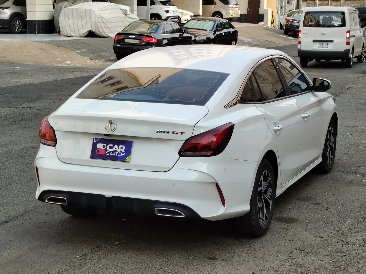 Car image 5