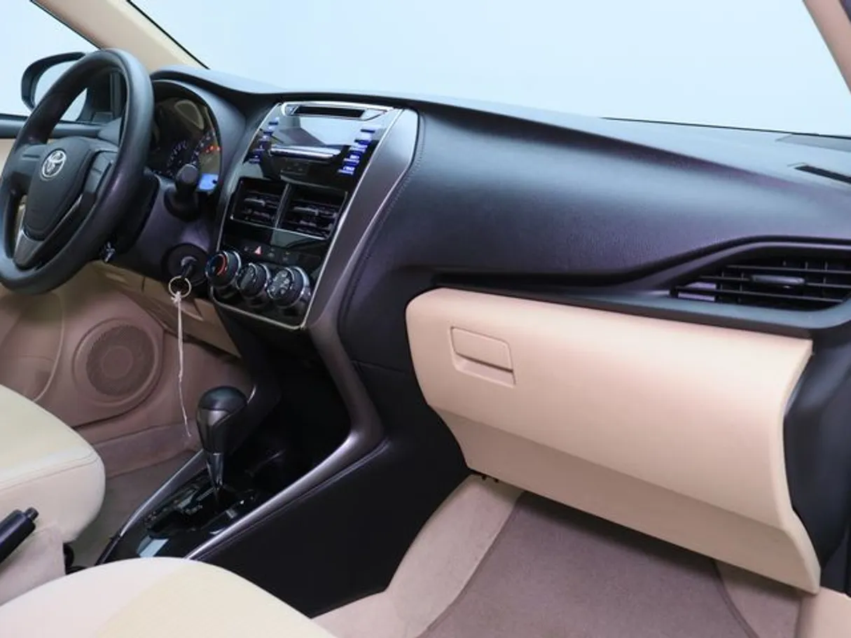 Car image 10