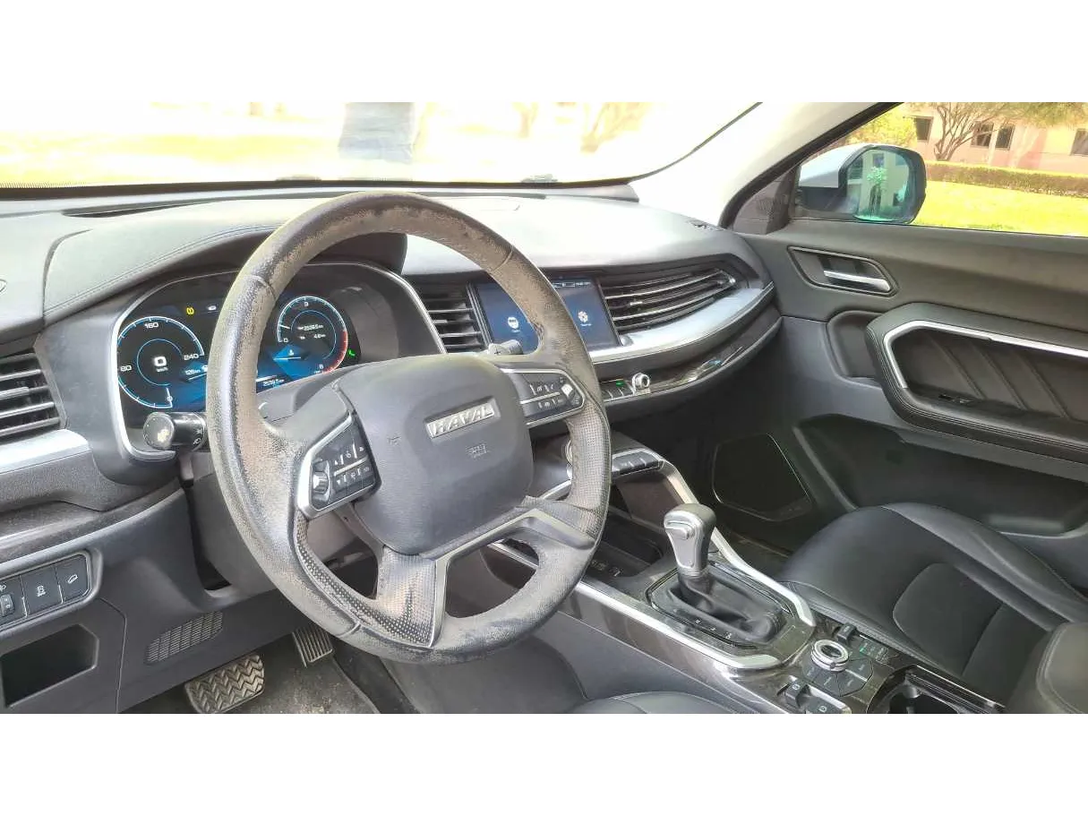 Car image 11