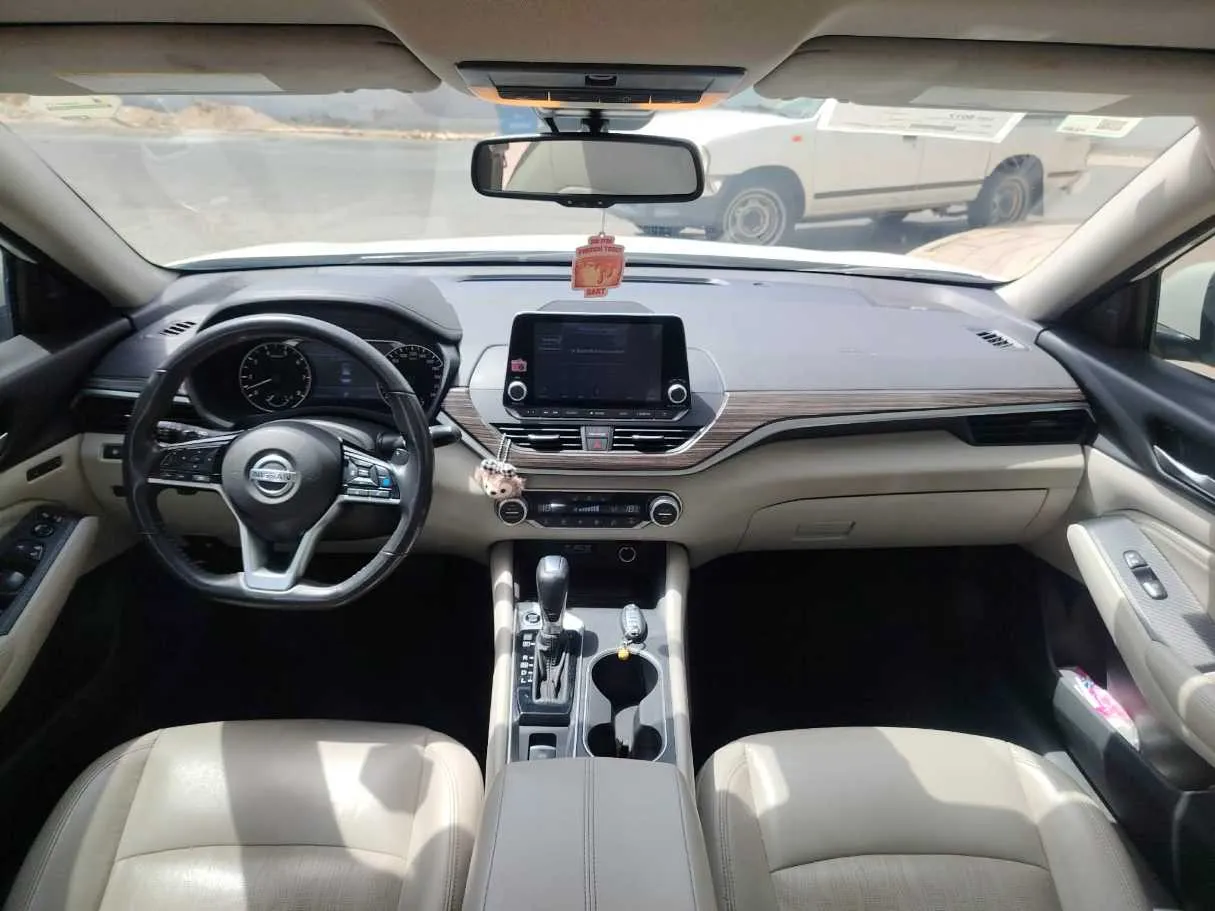 Car image 22