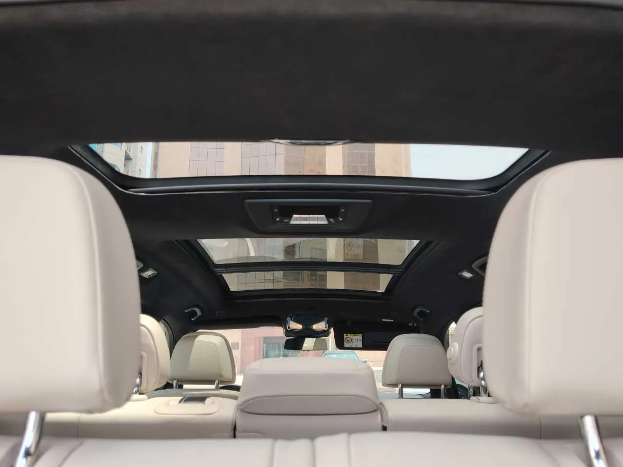 Car image 34