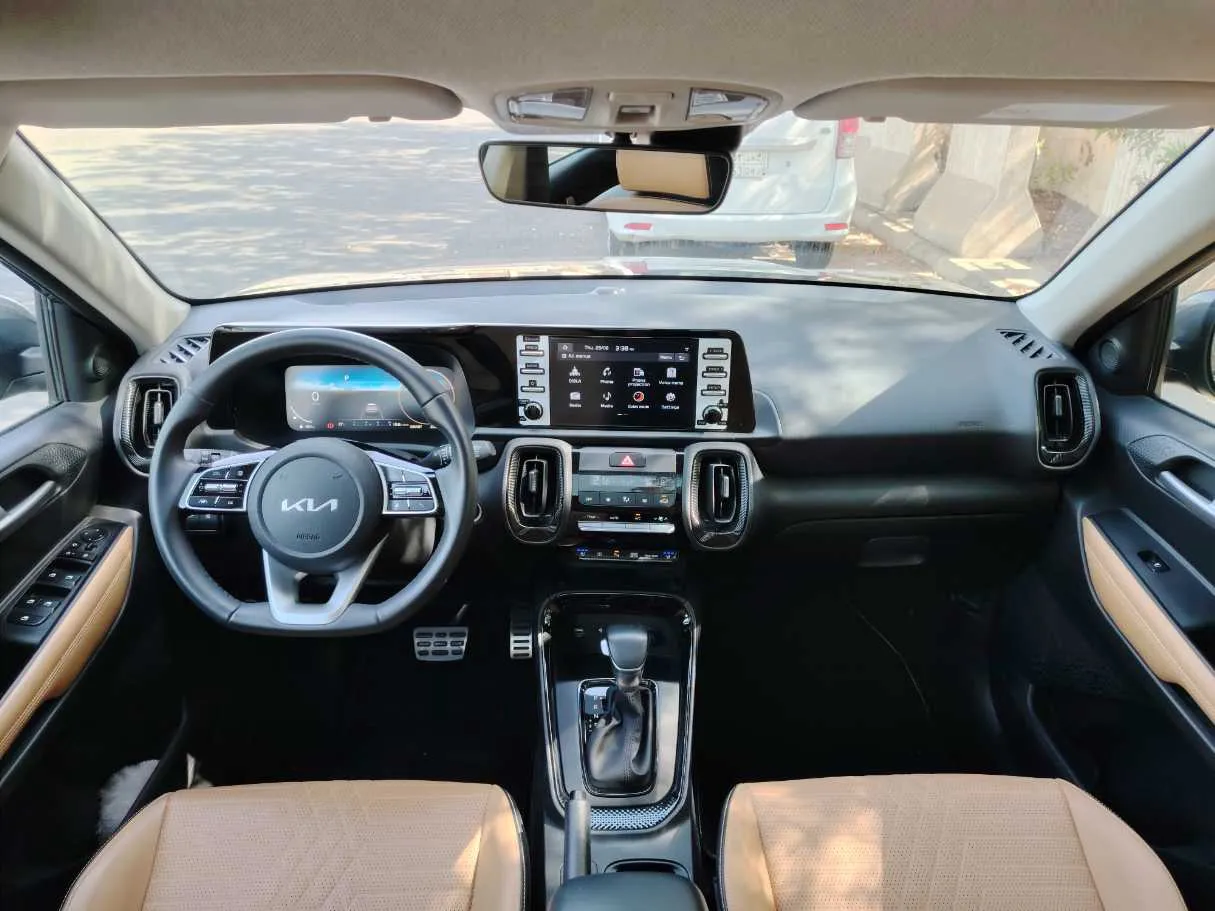 Car image 17