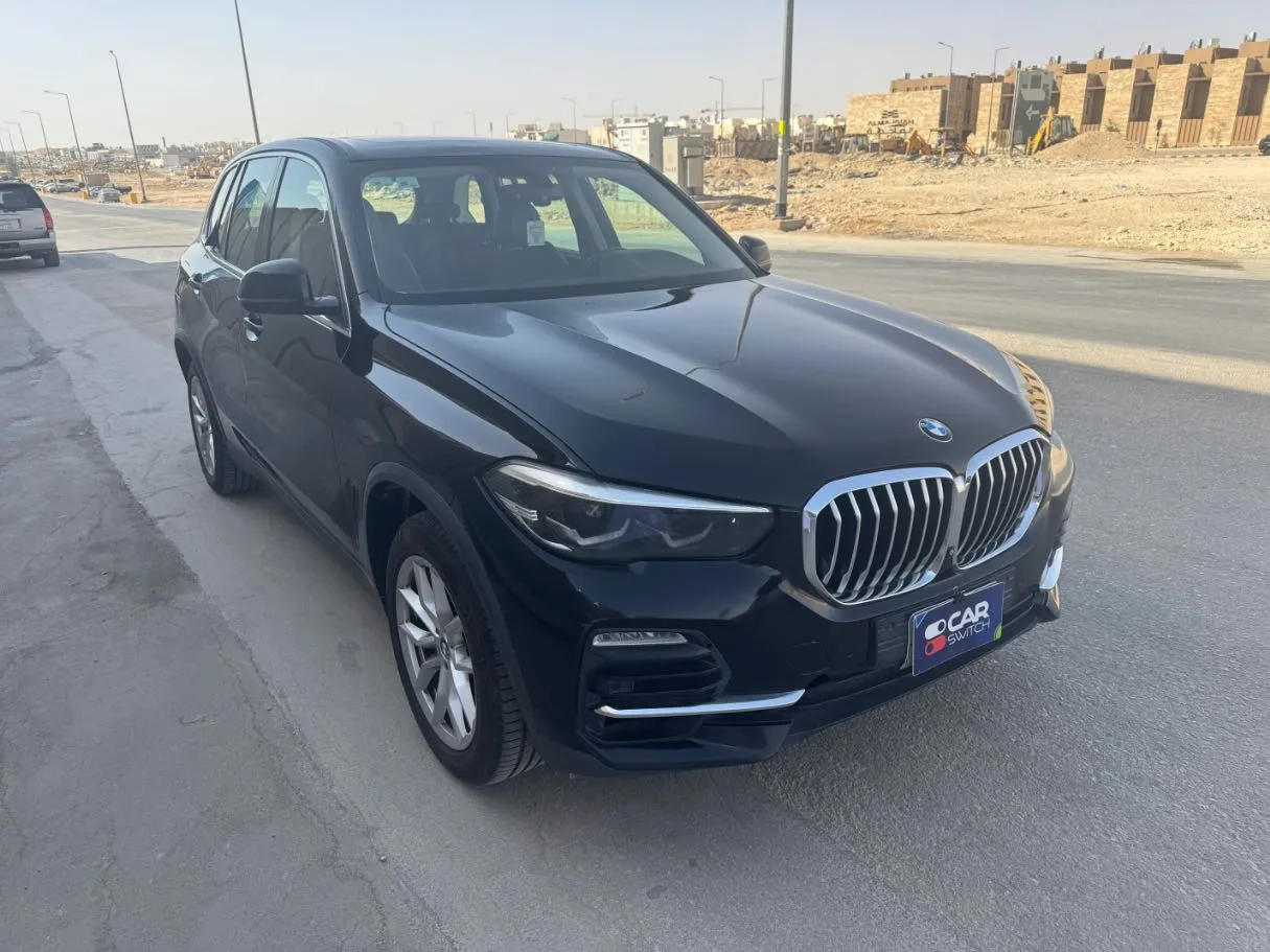 Car image 3
