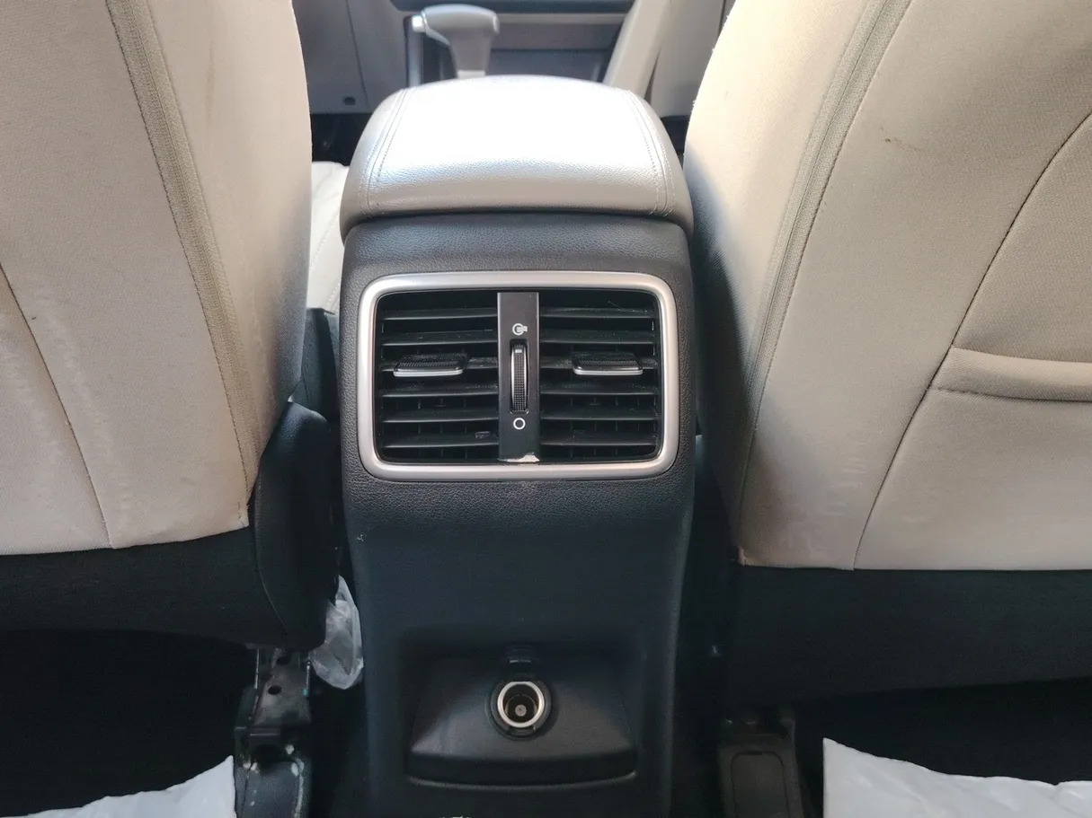 Car image 29