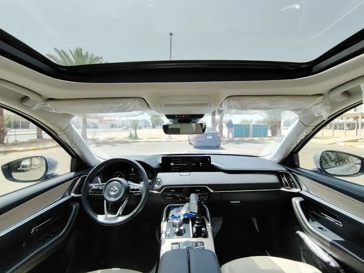 Car image 17
