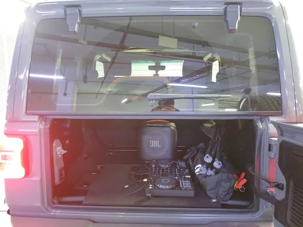 Car image 17