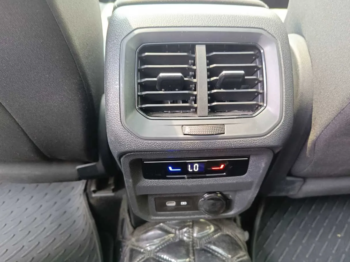 Car image 29