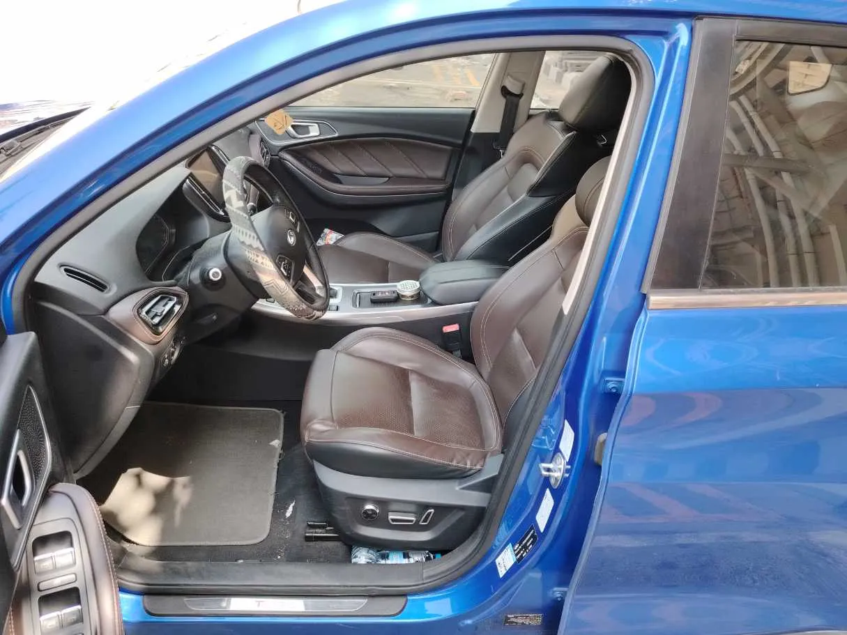 Car image 13