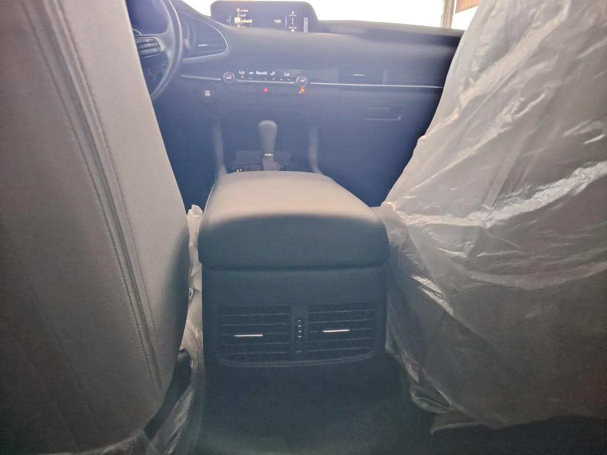 Car image 26
