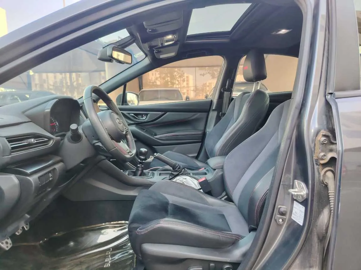 Car image 13