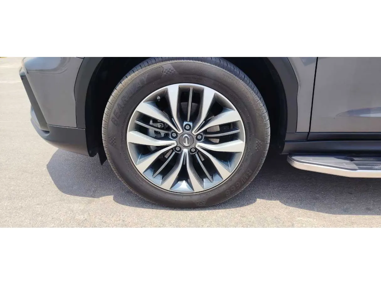 Car image 9