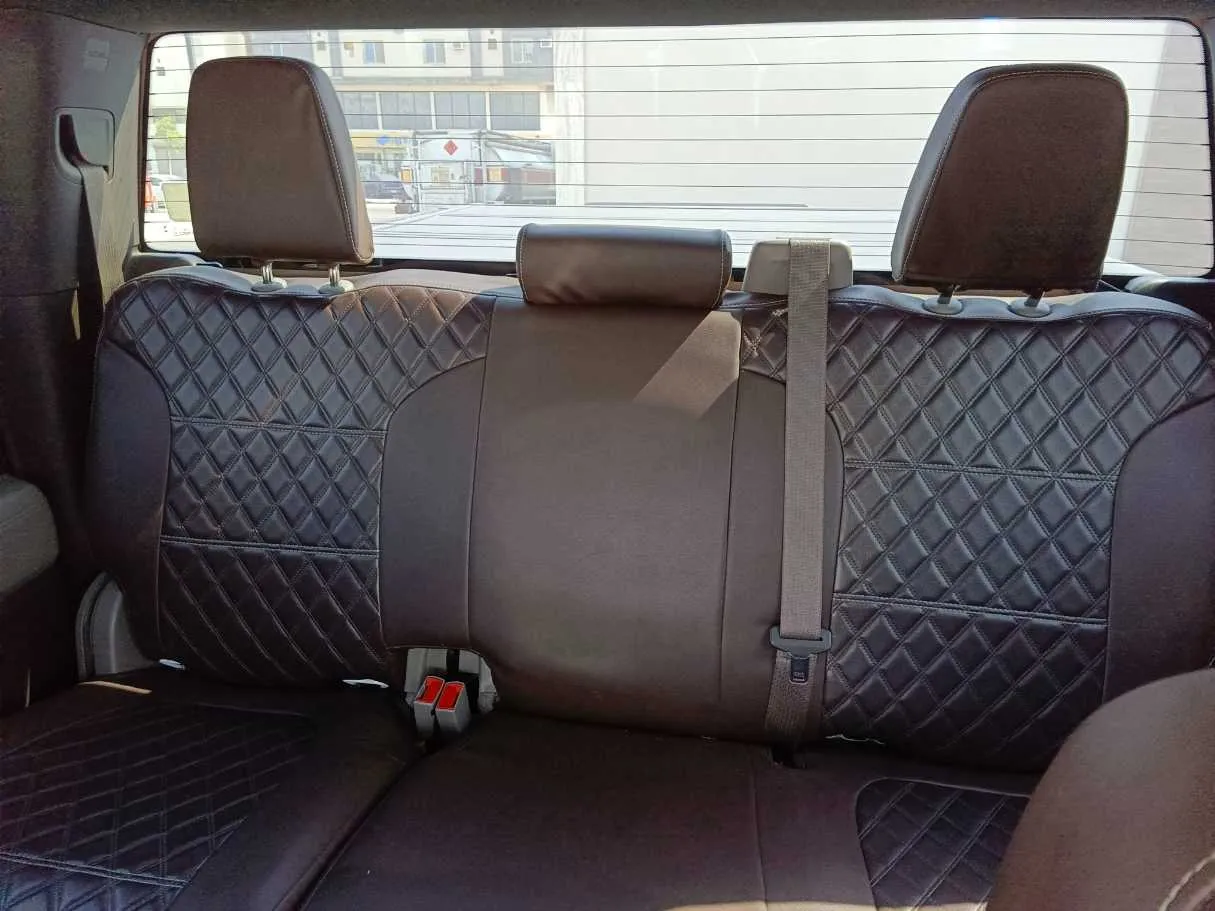 Car image 30