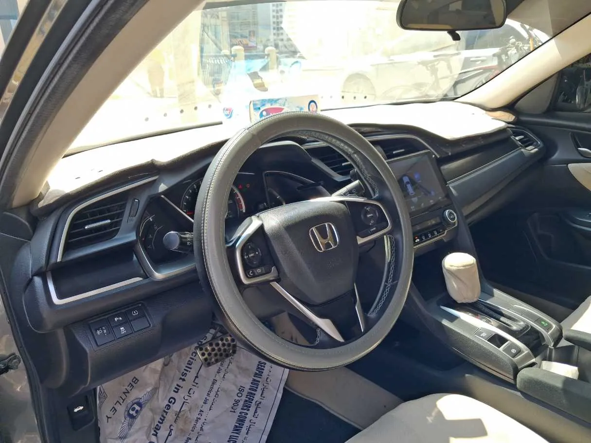 Car image 11