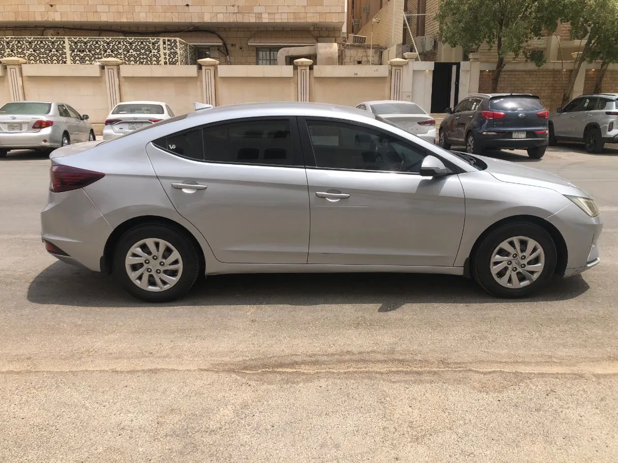 Car image 4