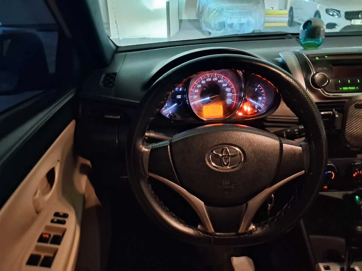 Car image 14
