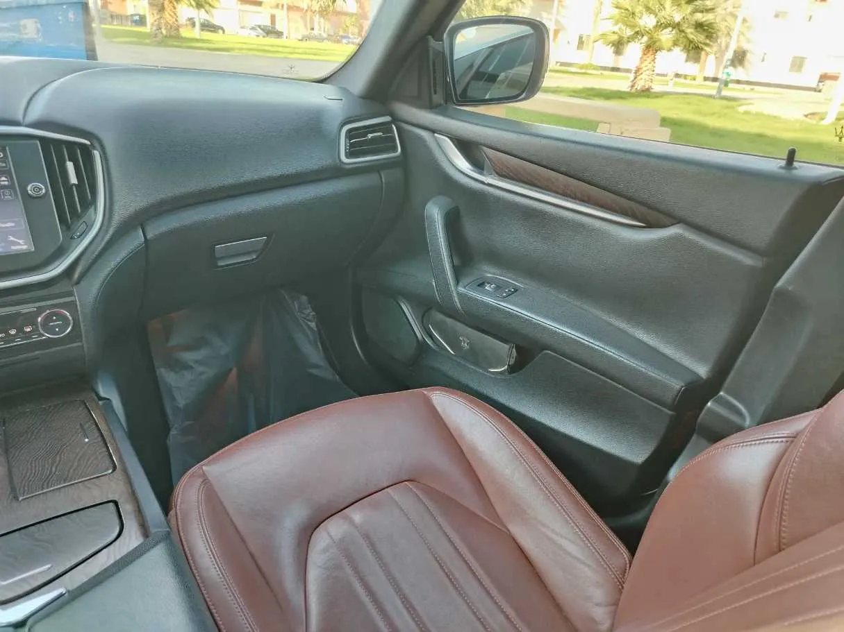 Car image 32