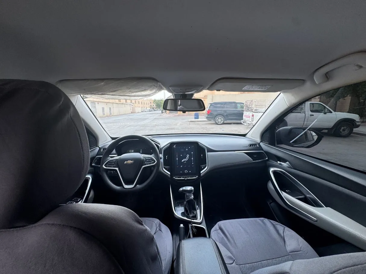 Car image 14