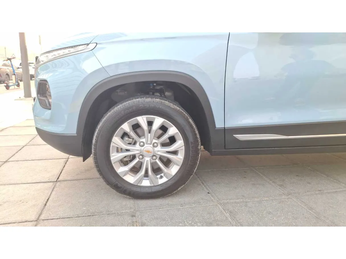 Car image 9