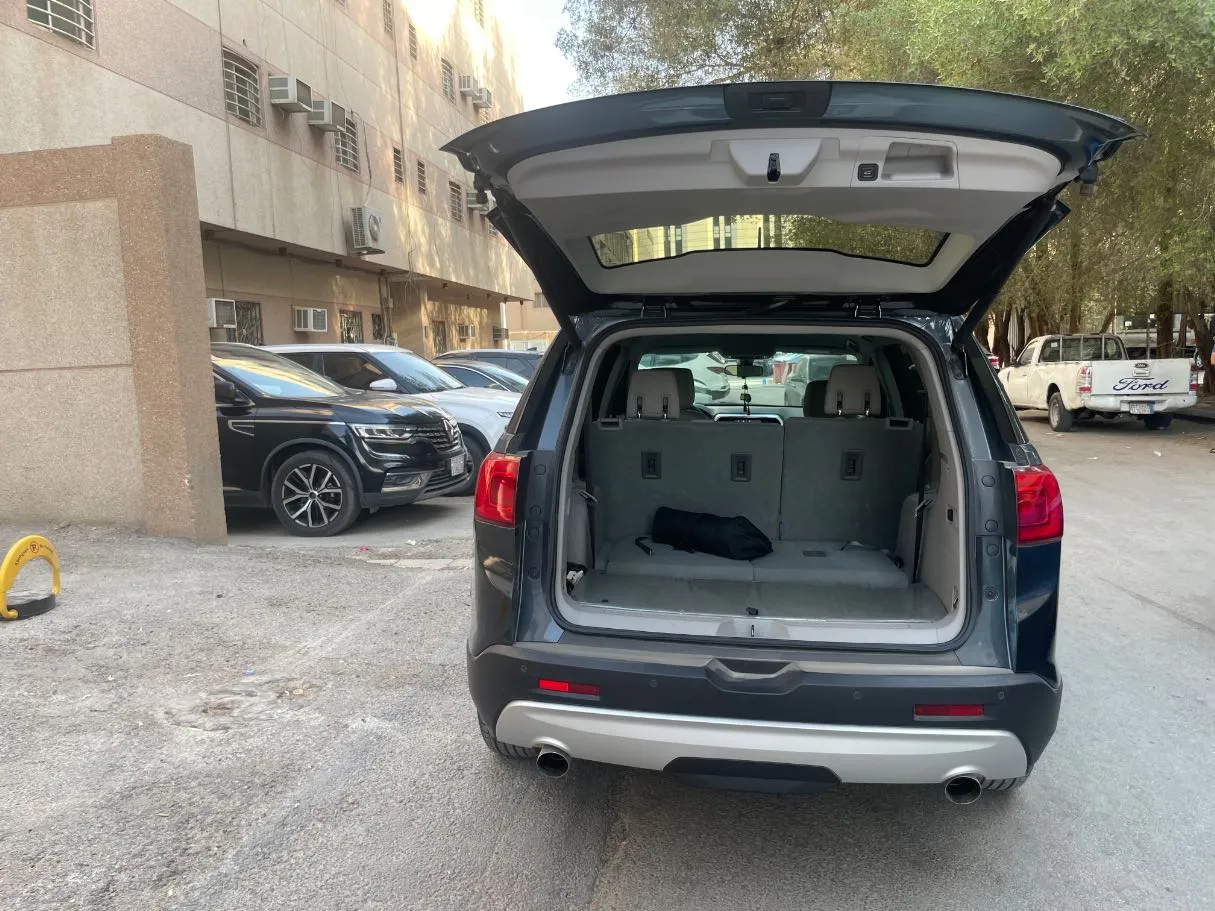 Car image 21