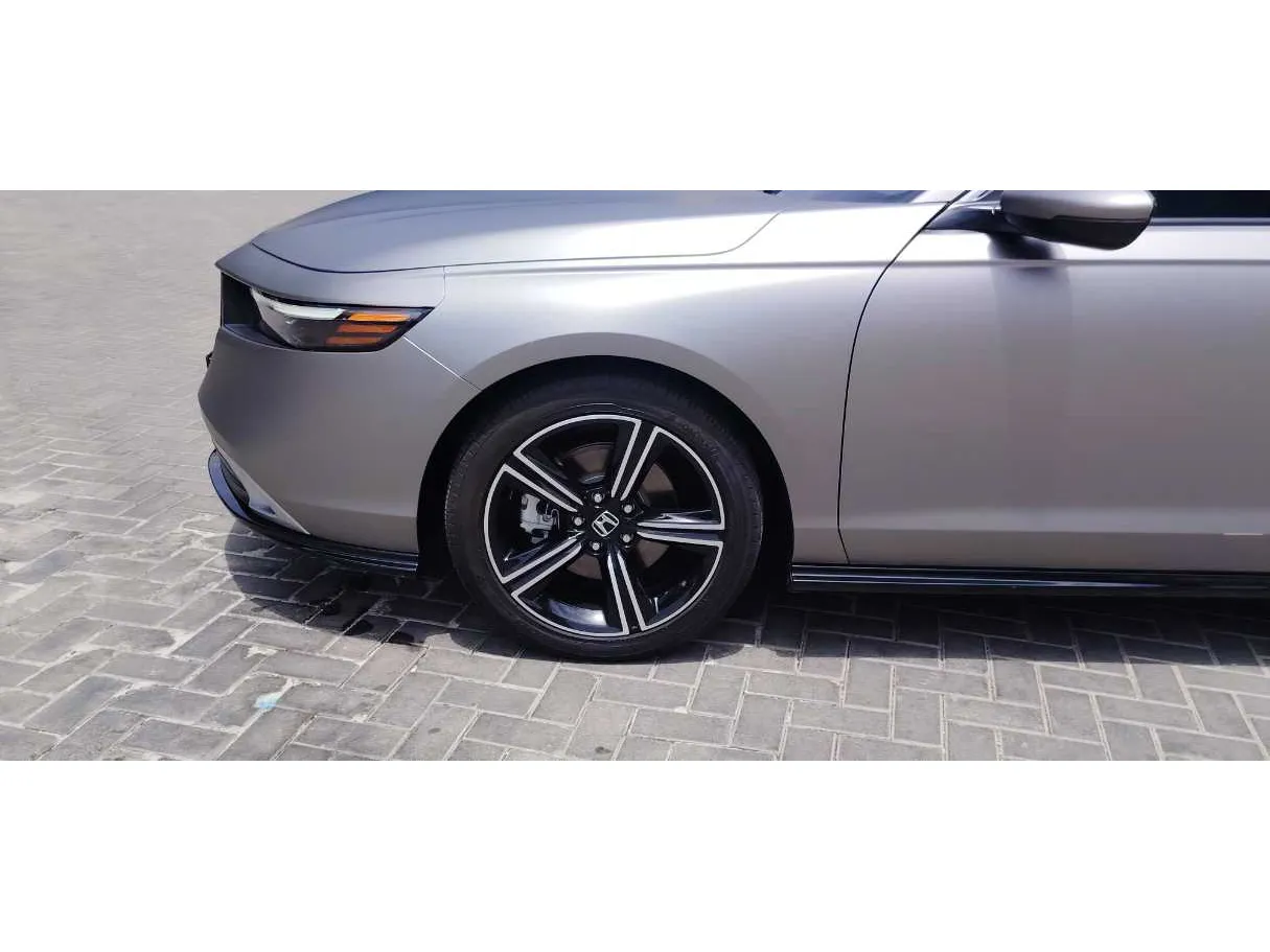 Car image 9