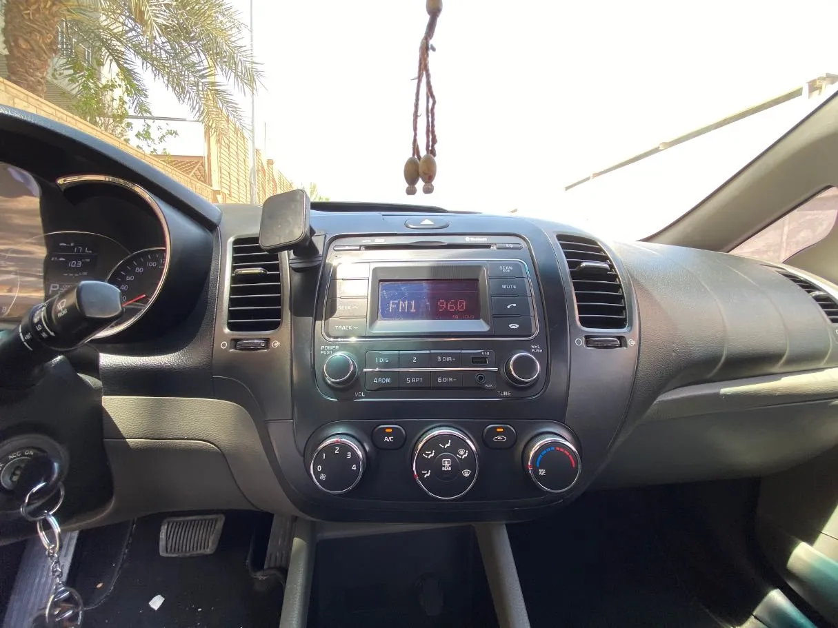 Car image 14