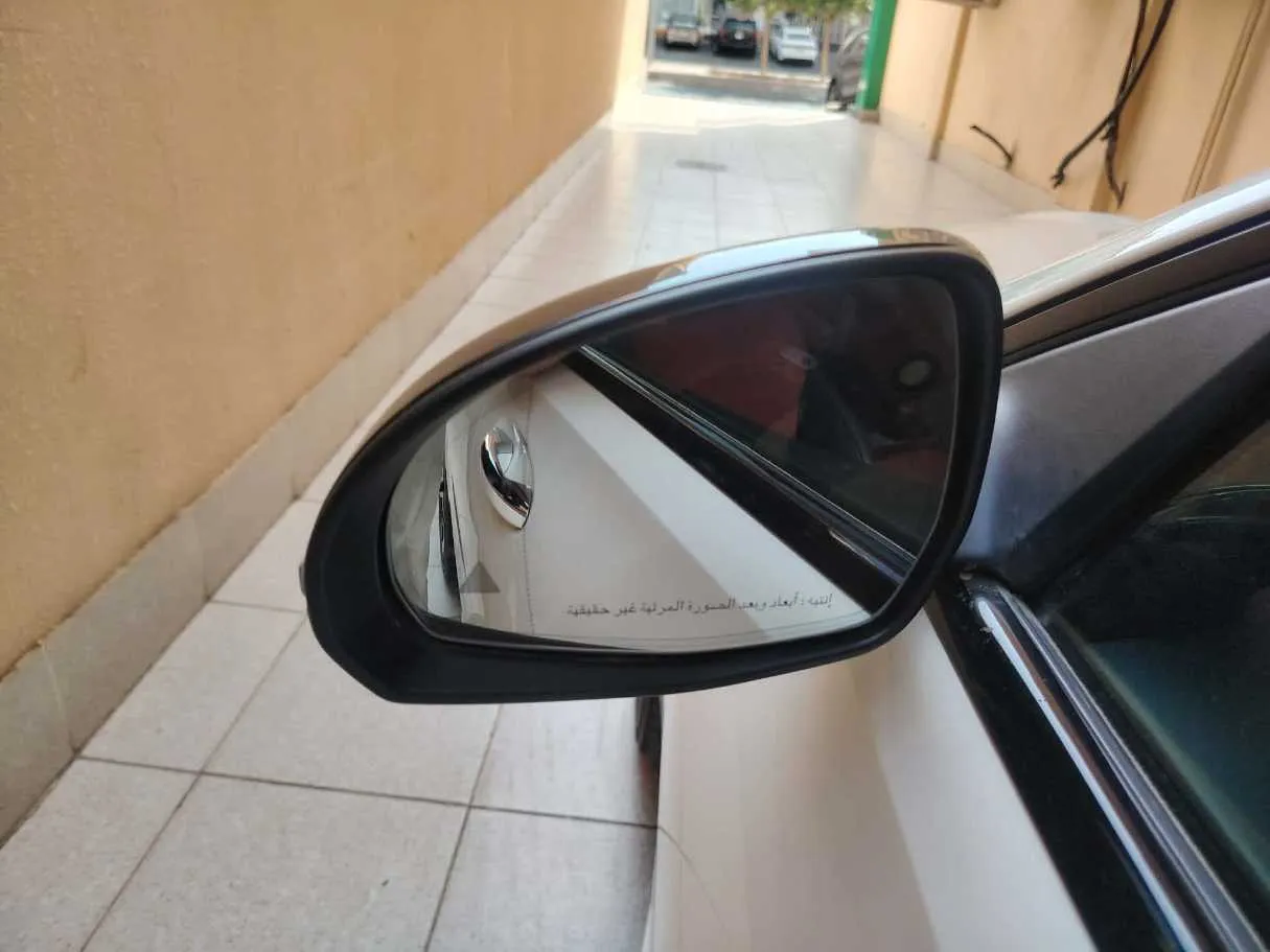 Car image 46