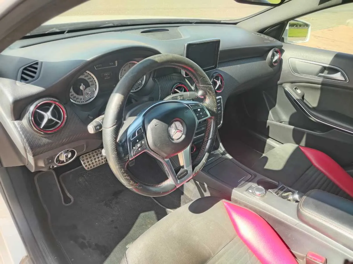 Car image 13