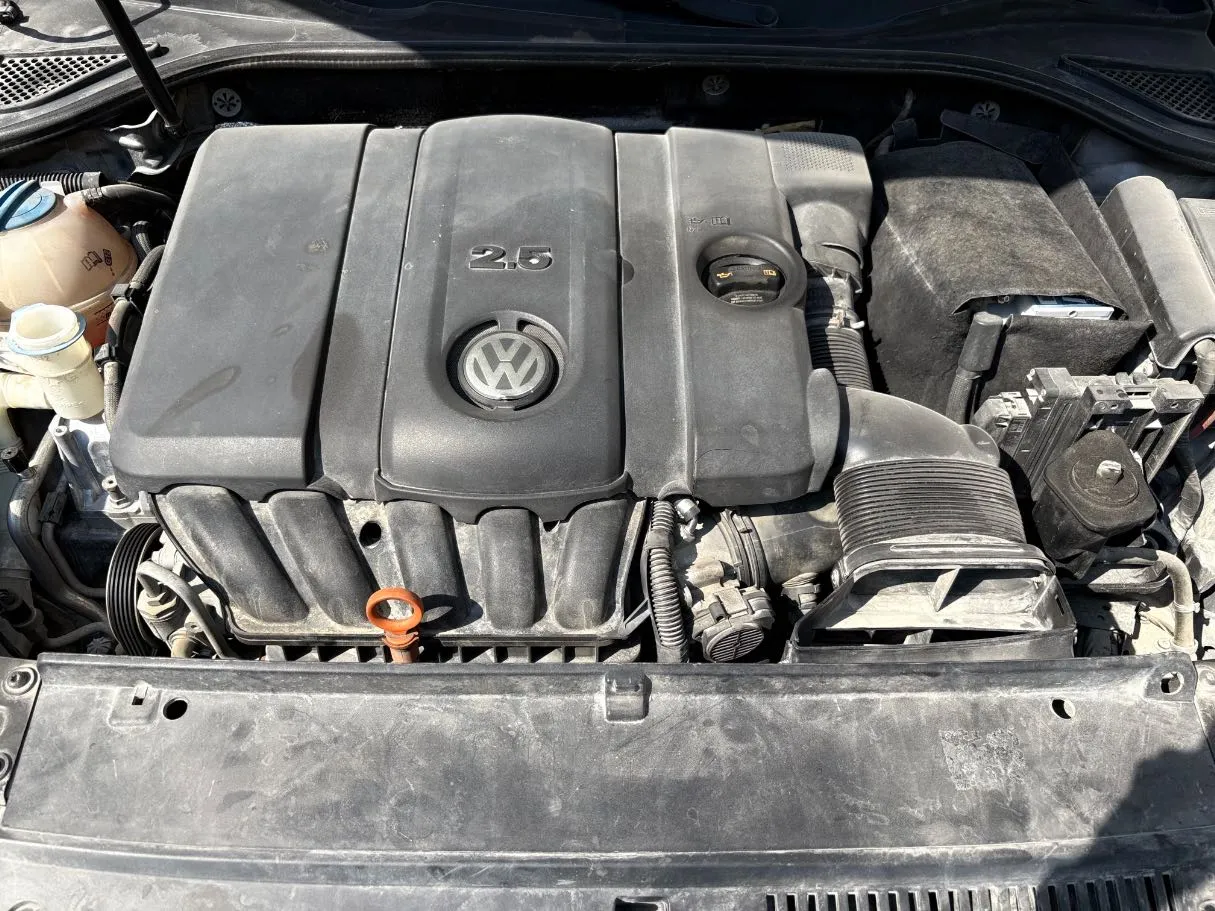 Car image 24