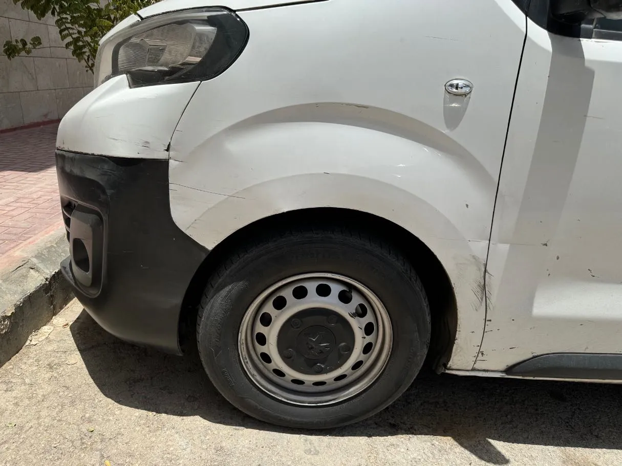 Car image 8