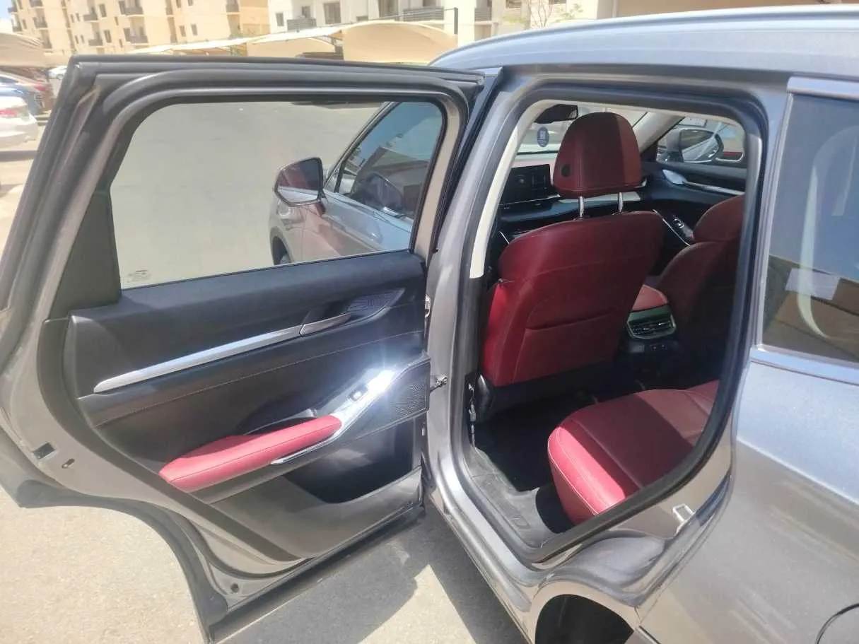 Car image 16