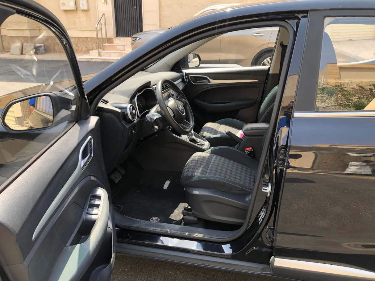 Car image 11