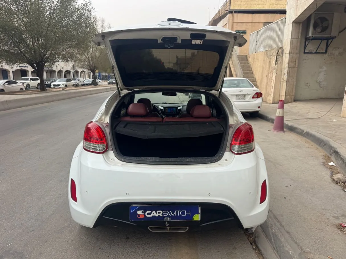 Car image 19