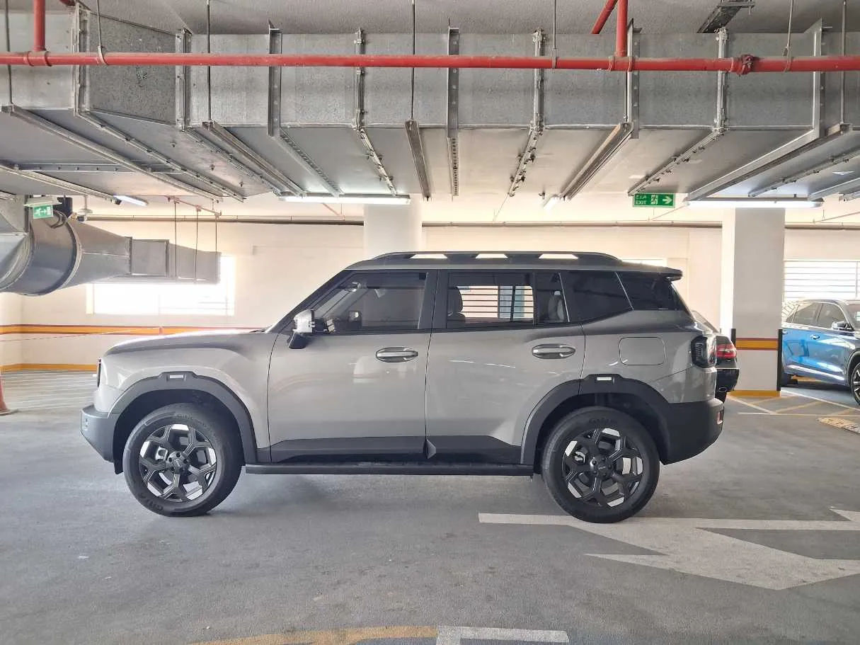 Car image 8
