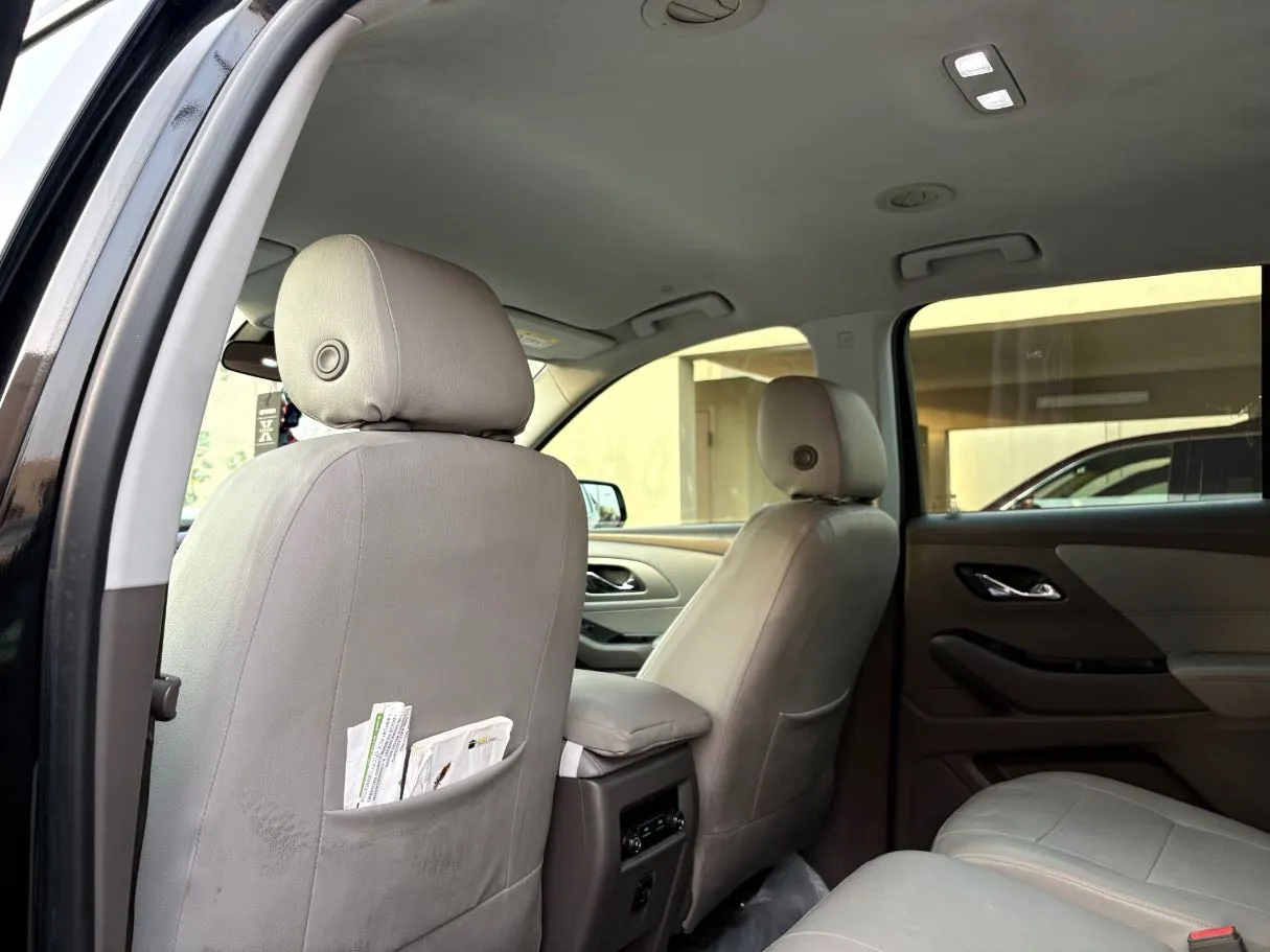 Car image 16