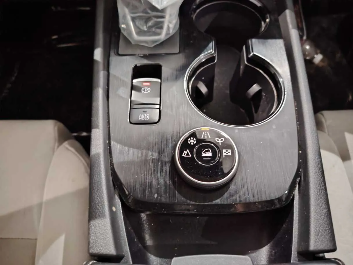 Car image 23