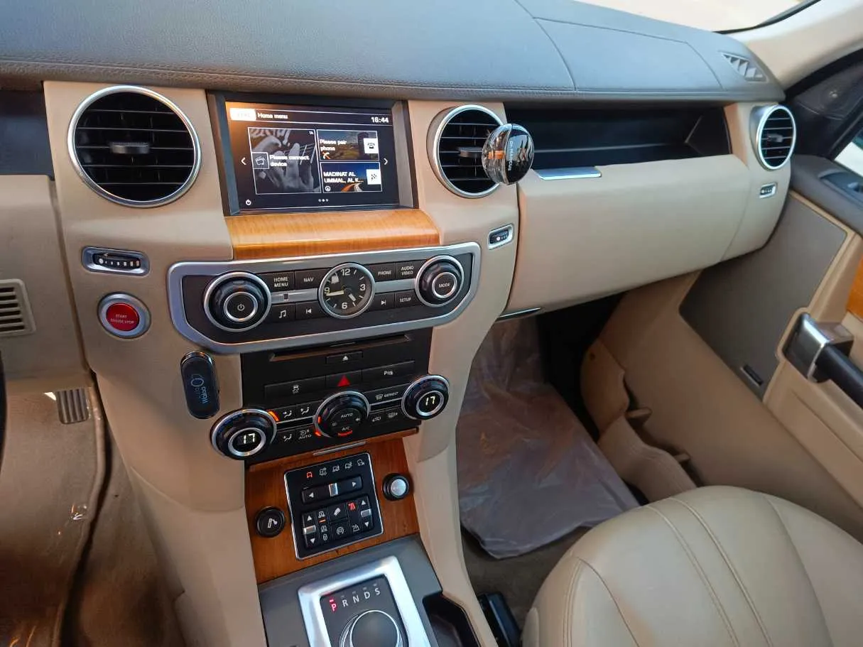 Car image 24