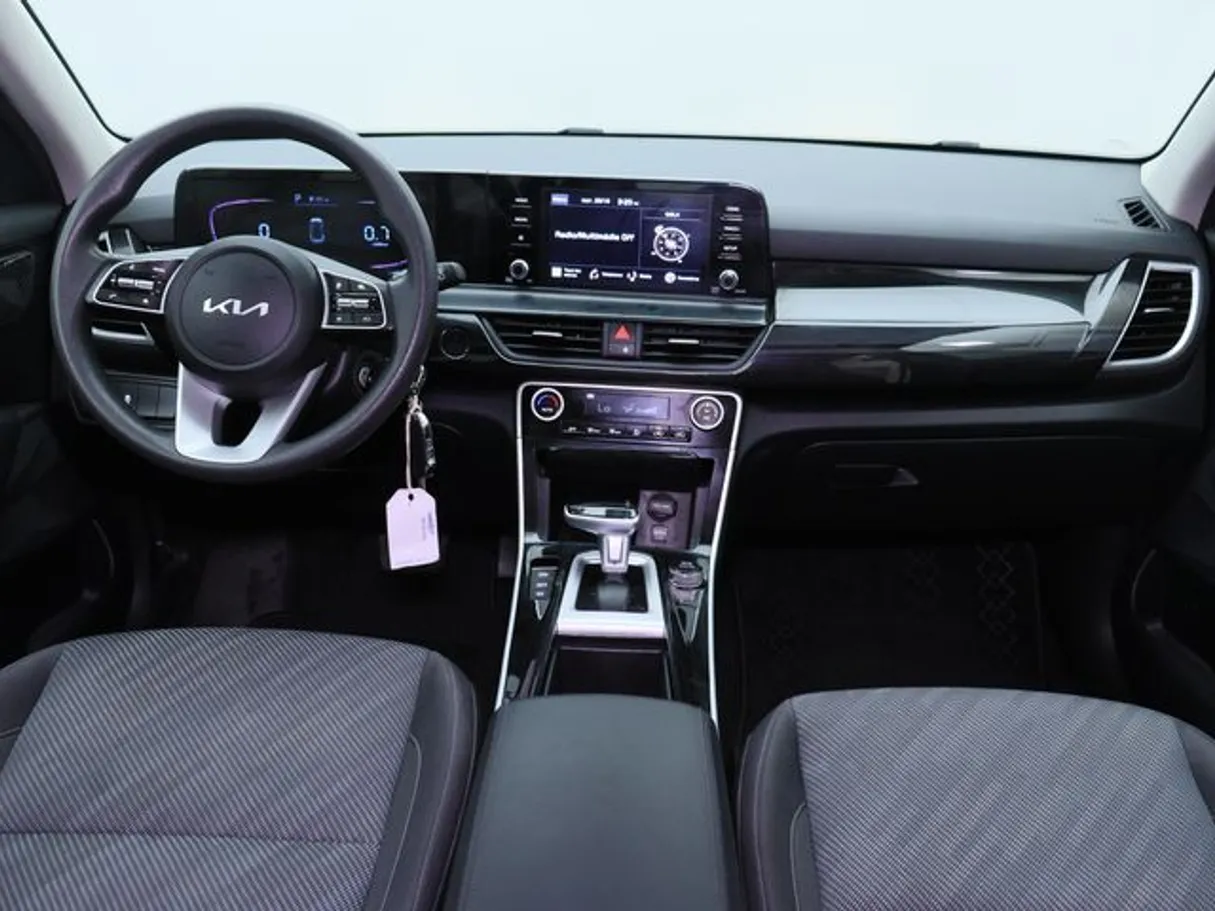 Car image 14