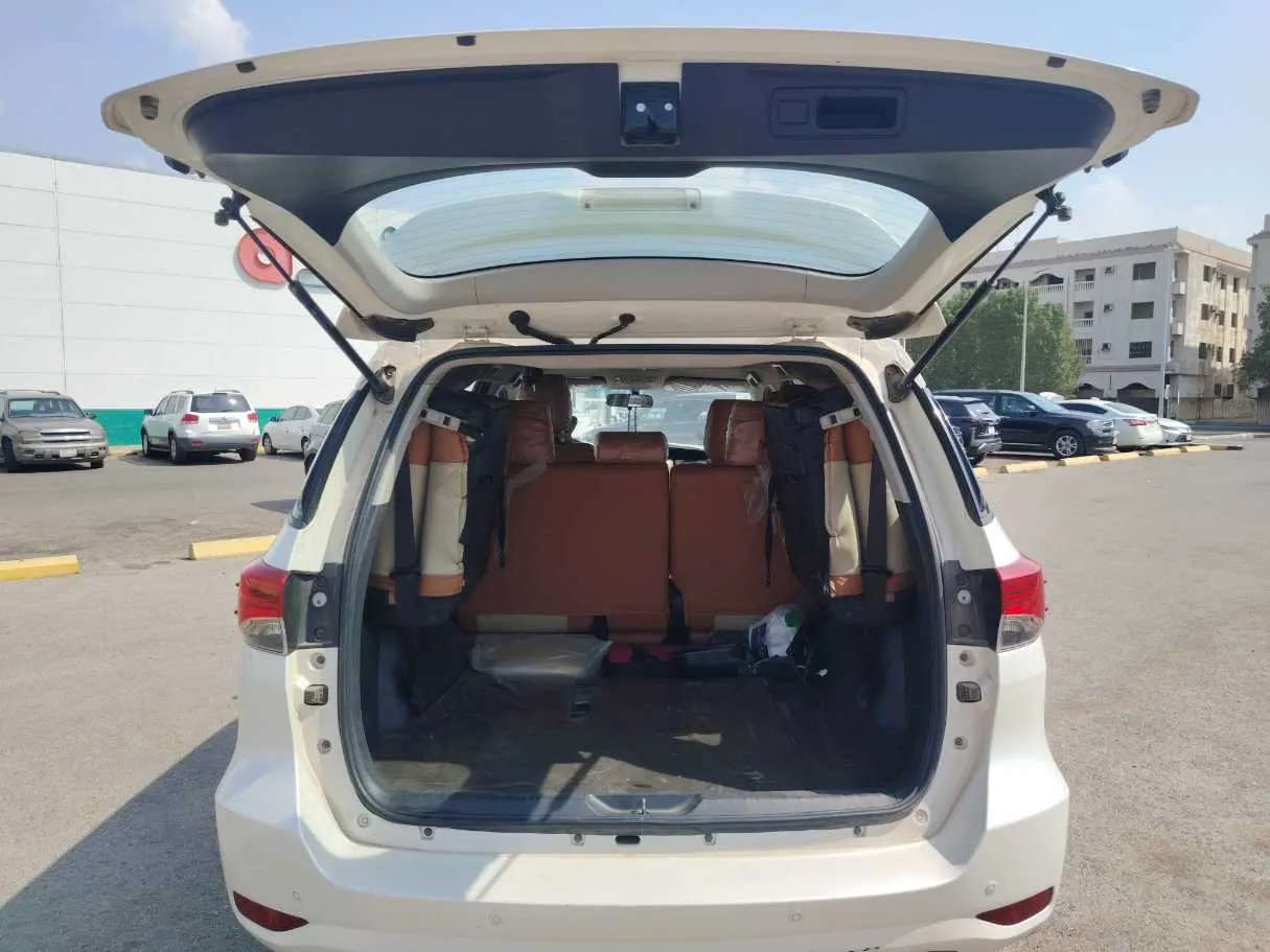 Car image 23
